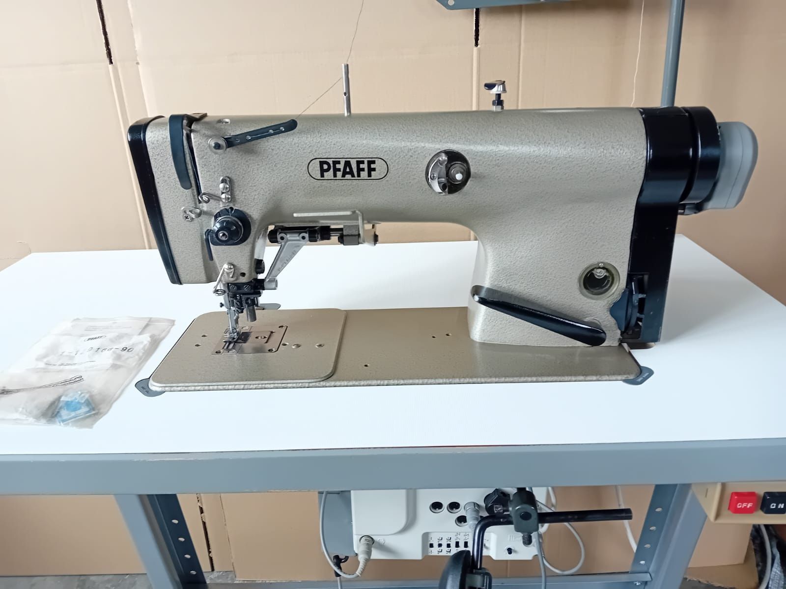 Pfaff 481 jak Juki 5420 z odkrawaczem.