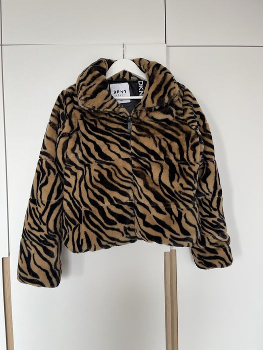 Шубка DKNY, в гарному стані , розмір xs