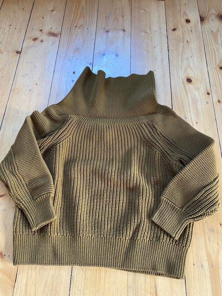 Krótki sweter z golfem XS