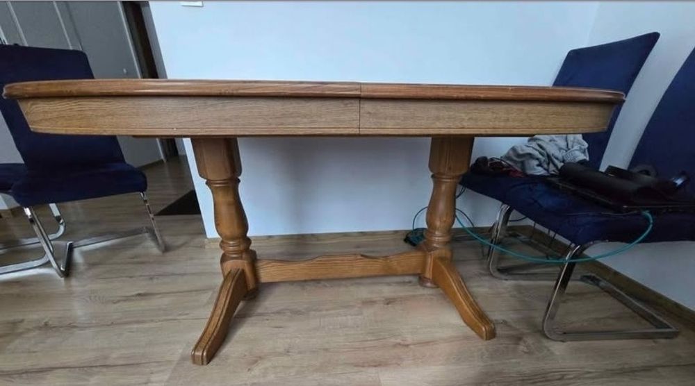 Zestaw stol i krzesla