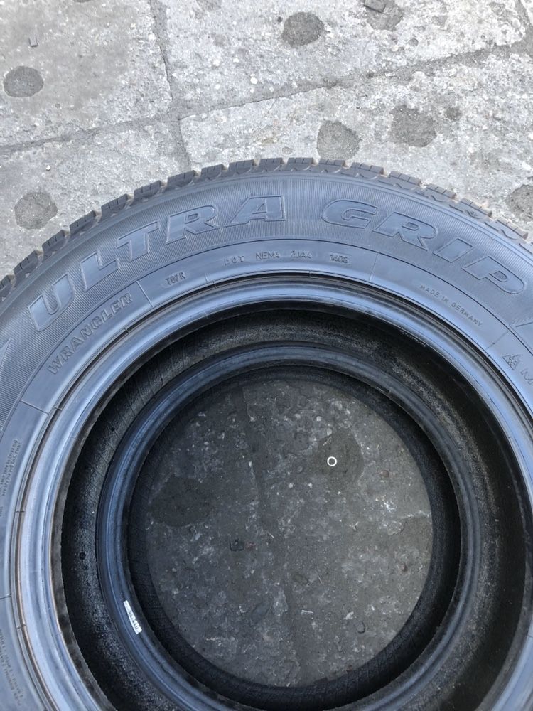 Opony używane Goodyear 235/70r17 111T Ultra Grip Wrangler - 4szt 8mm