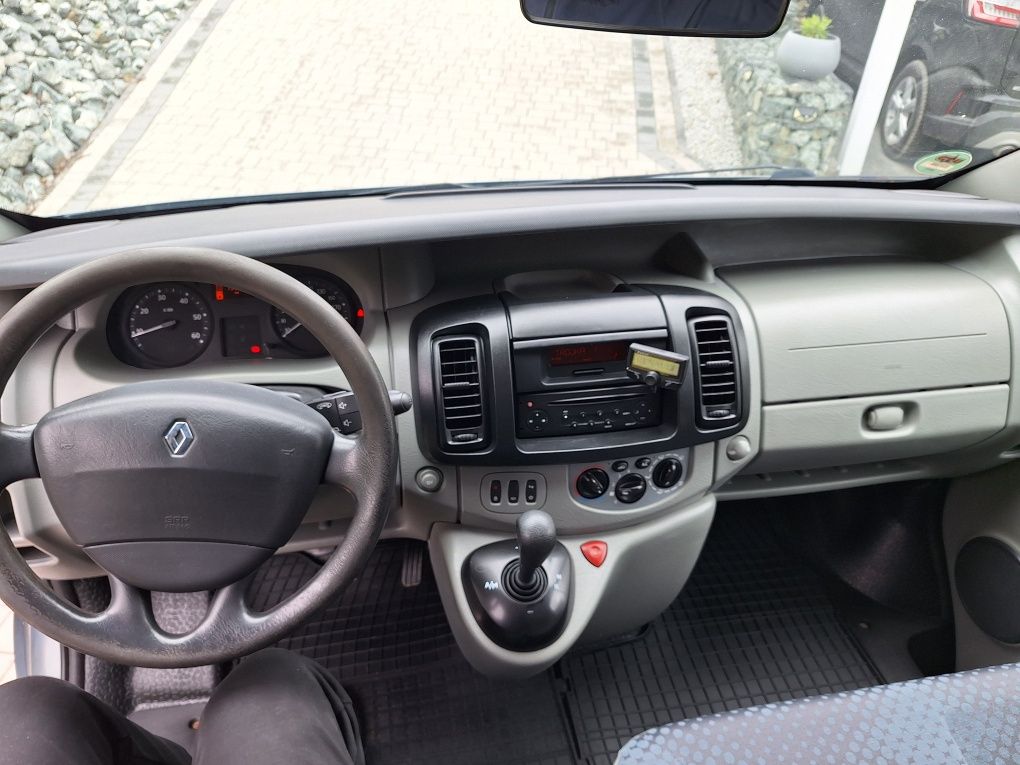 Renault trafic, vivaro niski przebieg