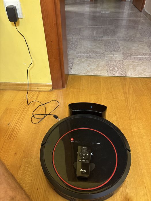 Продам робот пилелос з станцією