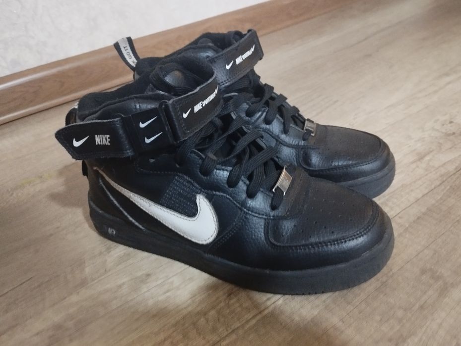Хайтопи Nike шкіряні 38