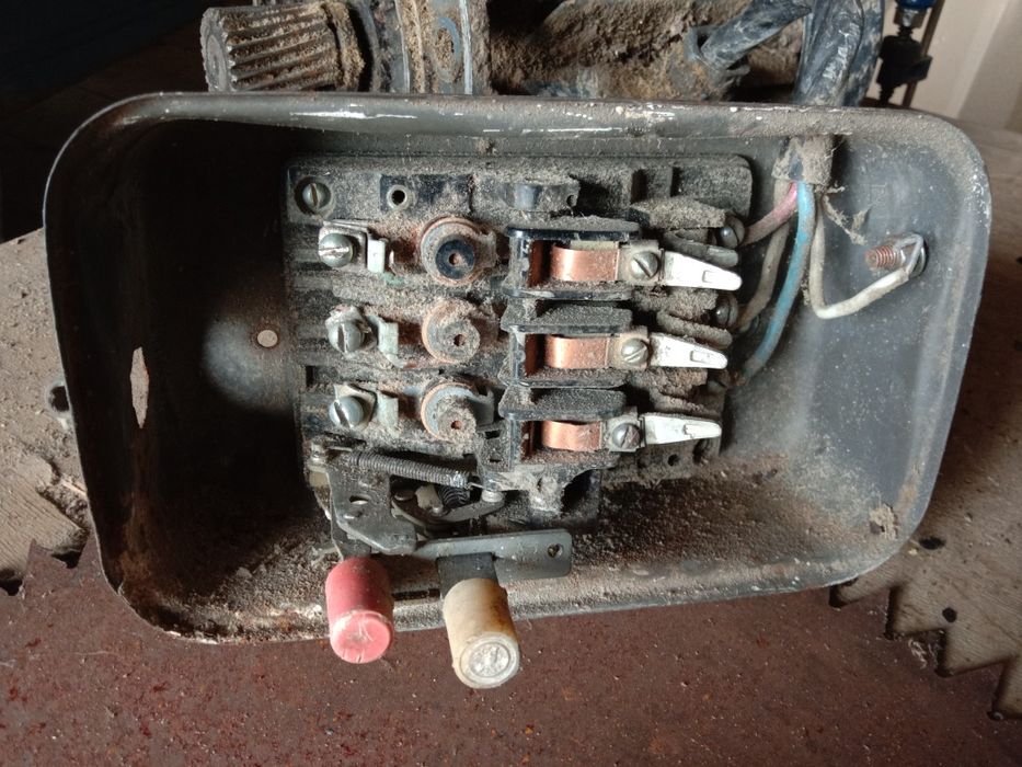 Двигун з фланцем