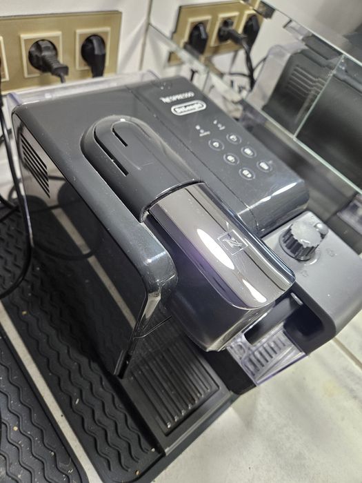 Ekspres DELONGHI Lattissima Touch EN560.B 19 Barów gratis kapsułki