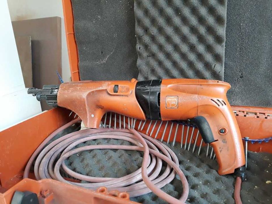 Parafusadora elétrica c/ pente de parafusos