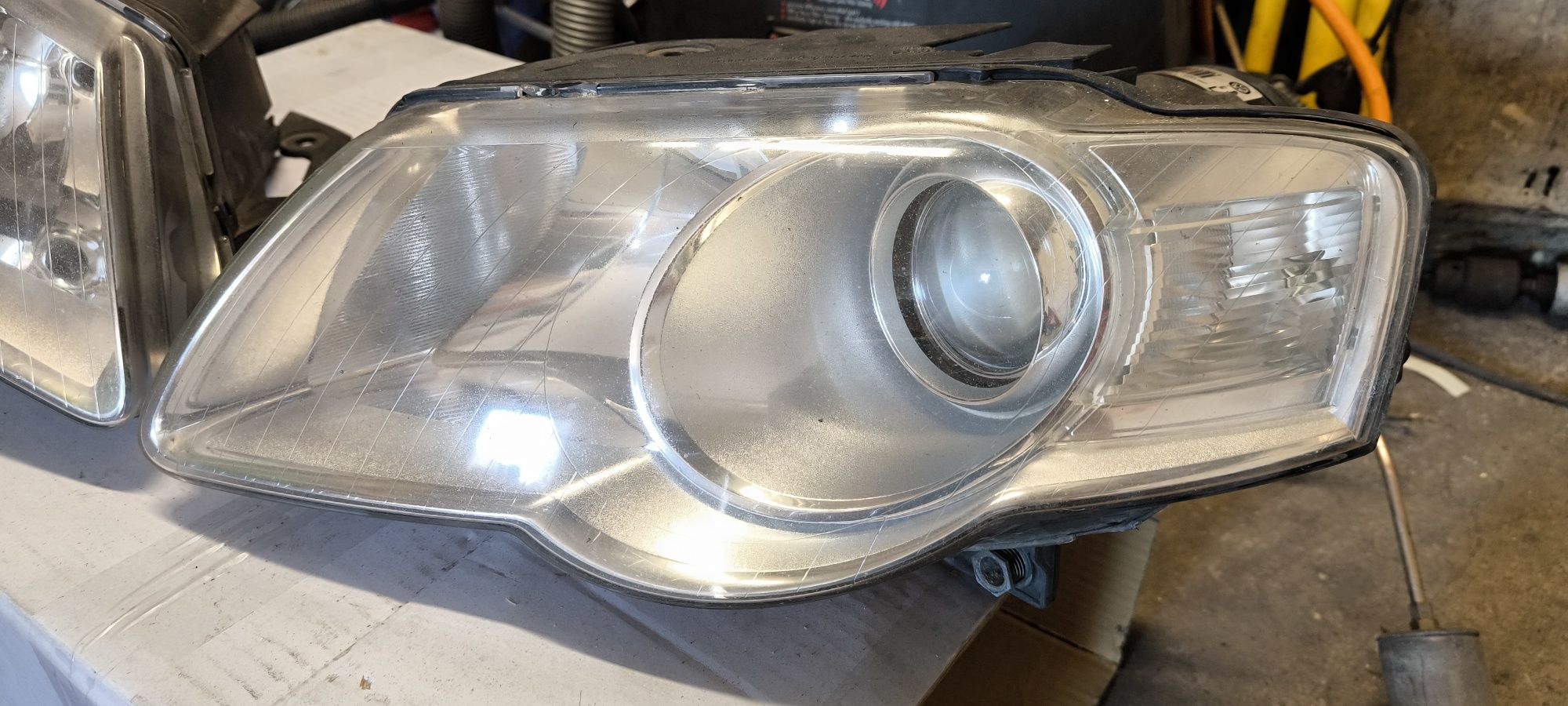 Lampa reflektor przód Volkswagen Passat b6 oryginał