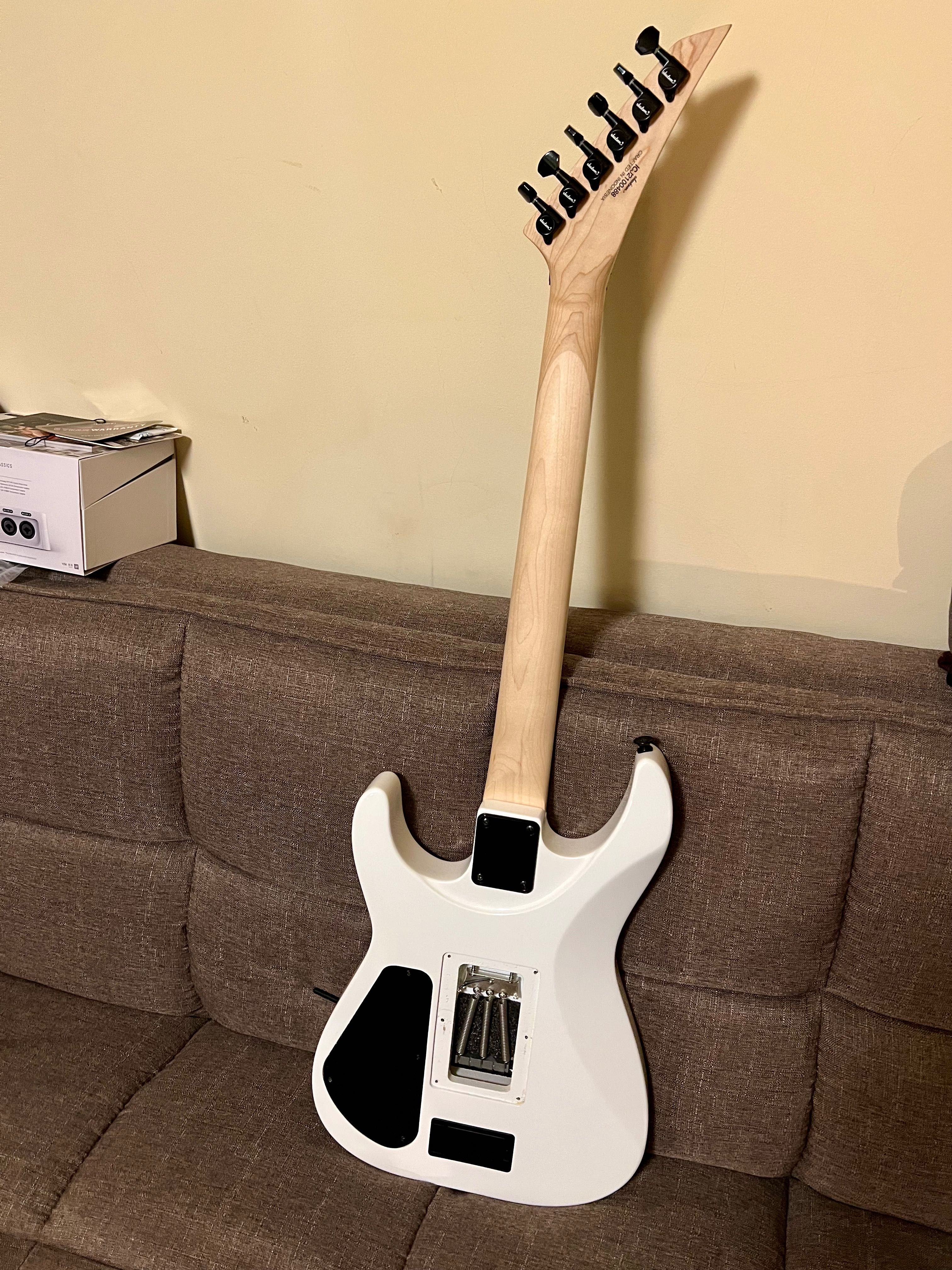 Jackson X Series Dinky DK2X Snow White com EMG