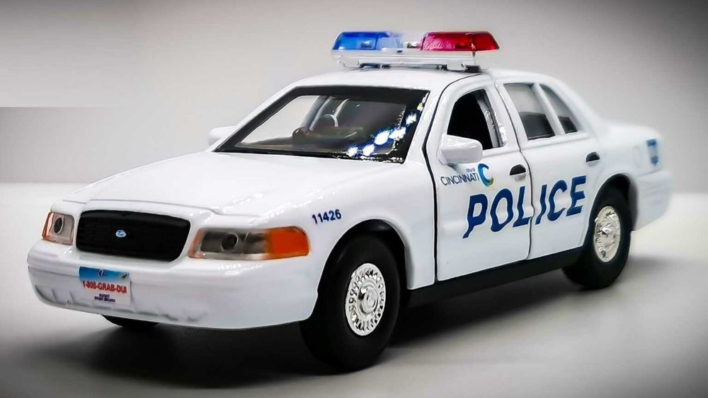Model 1:43 Welly - Ford Crown Victoria Cincinnati Police (USA)