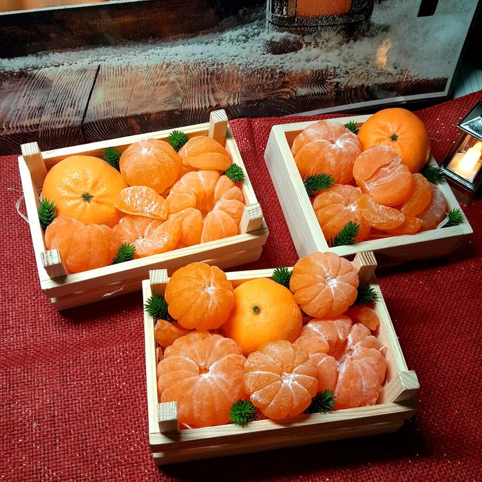 Мило,букети новорічні.коні мандарини