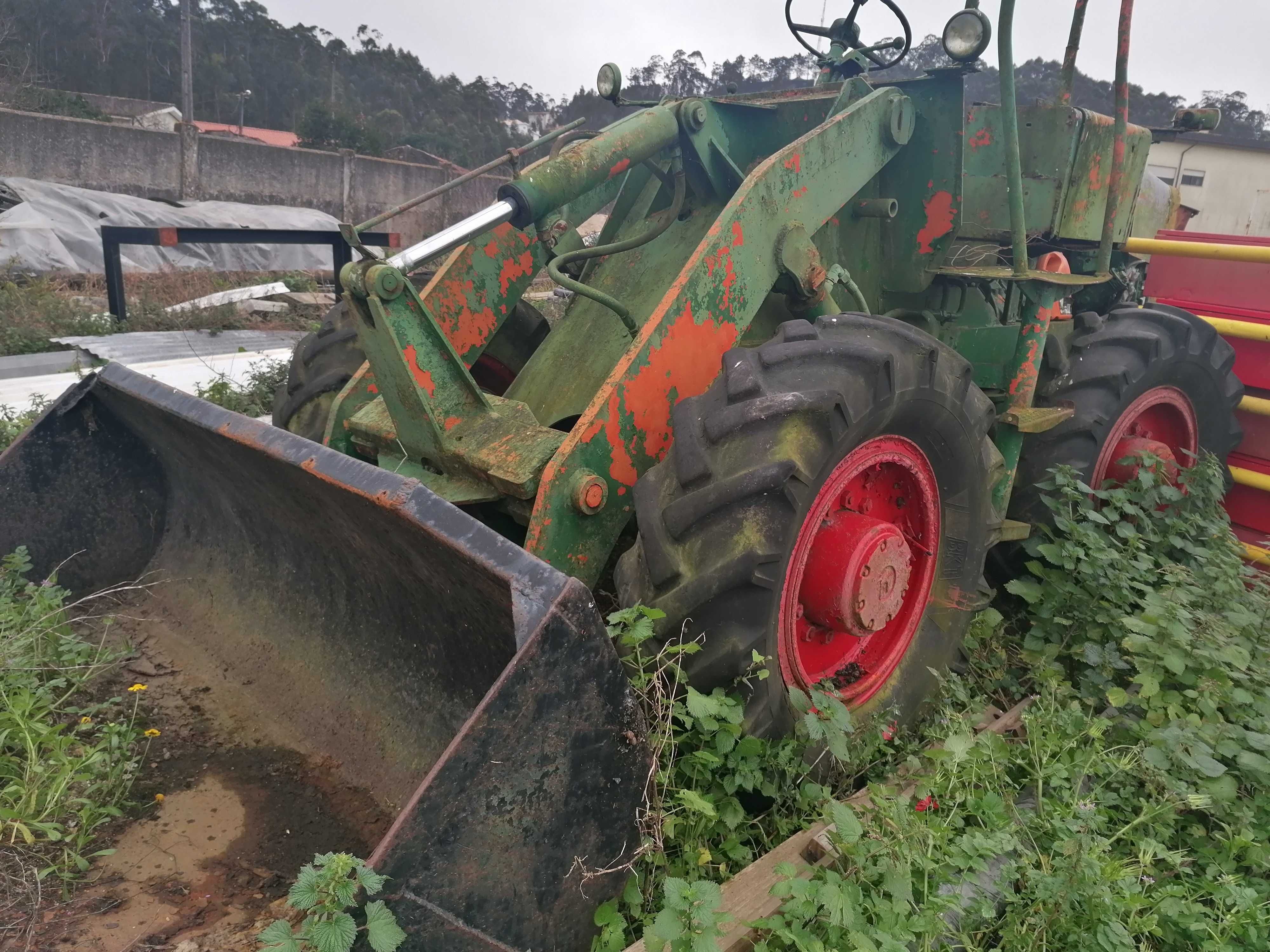 Maquina com pá 6 cilindros