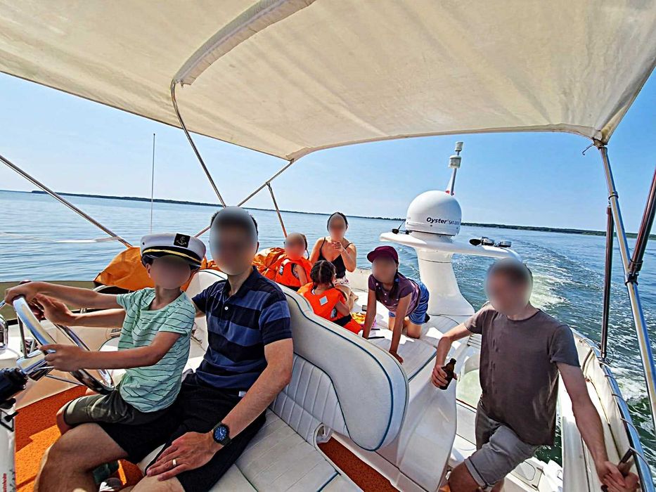 Jacht motorowy Sealine fly33, 400 KM diesel, 2 kabiny sypialne