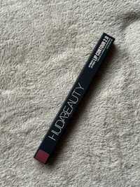 Huda Beauty kredka do ust