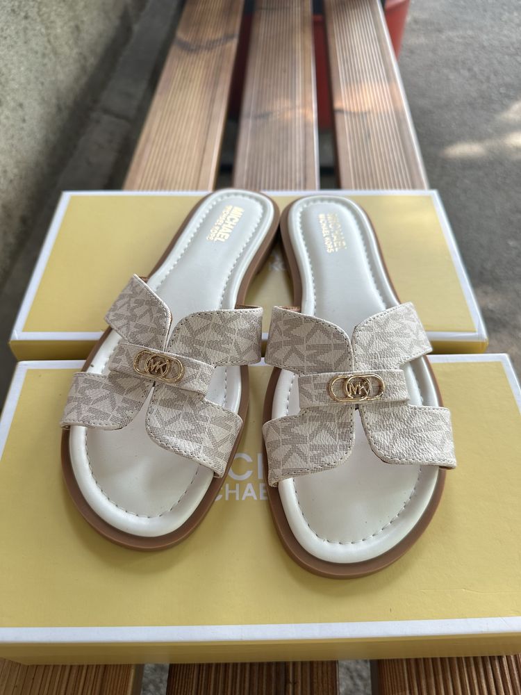 Шльопанці Michael Kors 36,37,39