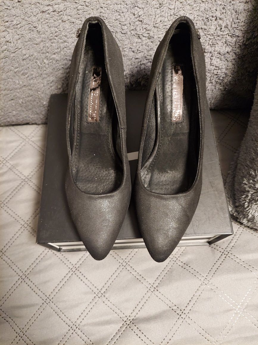 Buty czarne ze srebrnym połyskiem 36