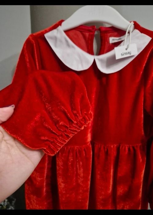 Nowa czerwona welurowa sukienka z kołnierzykiem Sinsay rozmiar 110