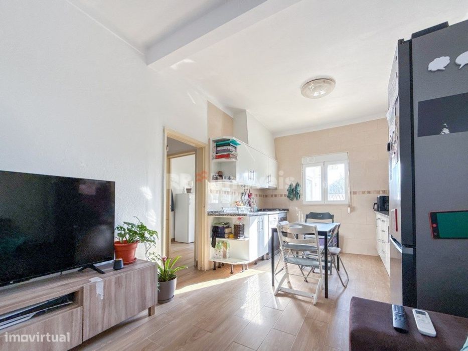 Moradia T3 térrea com quintal, situada na Atalaia