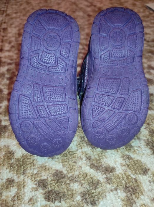 Теплые новые сиреневые сапожки