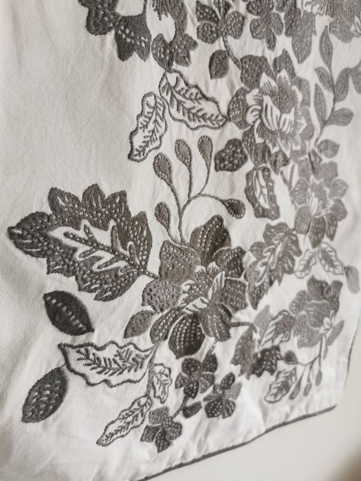 Ikea Skuggnava poszewka na poduszkę minimalistyczna szara jasna kwiaty