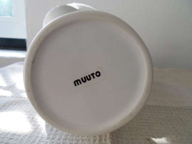 Jarra de cerâmica MUUTO