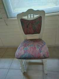 Krzesło dębowe, stylizowane, białe.