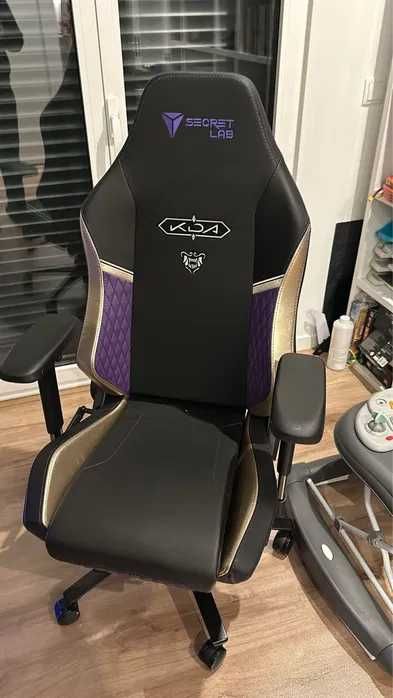 Cadeira gamming secret lab KDA edition