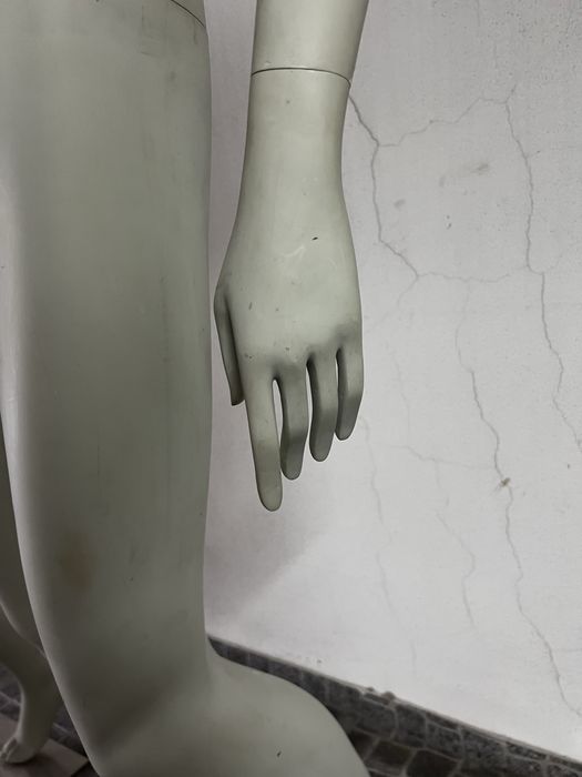 Manequins de gesso cinza claro