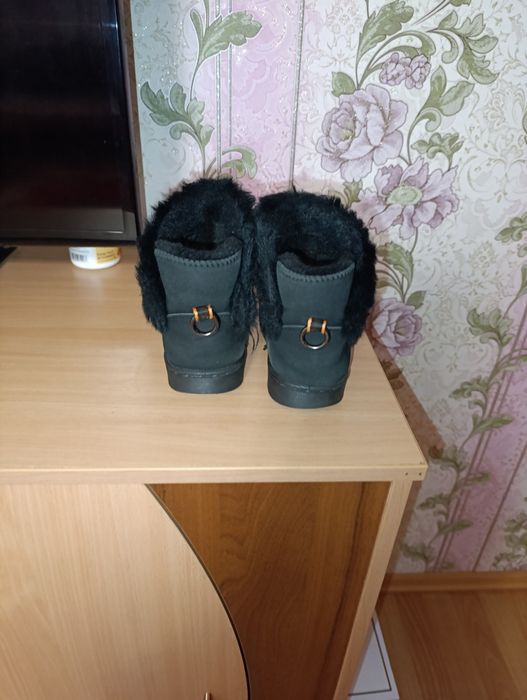 Уггі для дівчинки