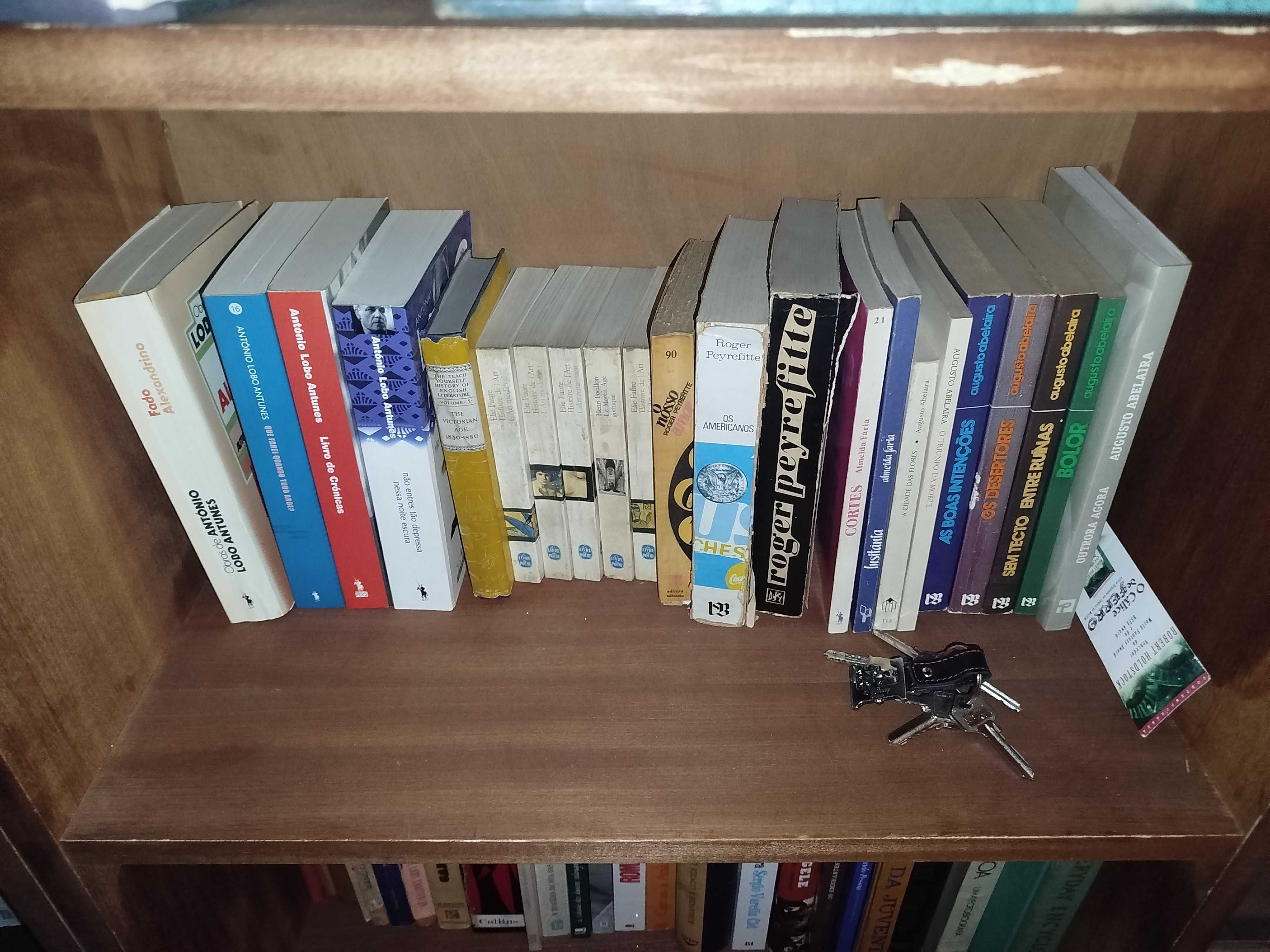 vendo livros antigos variados interessantes e em bom estado 2