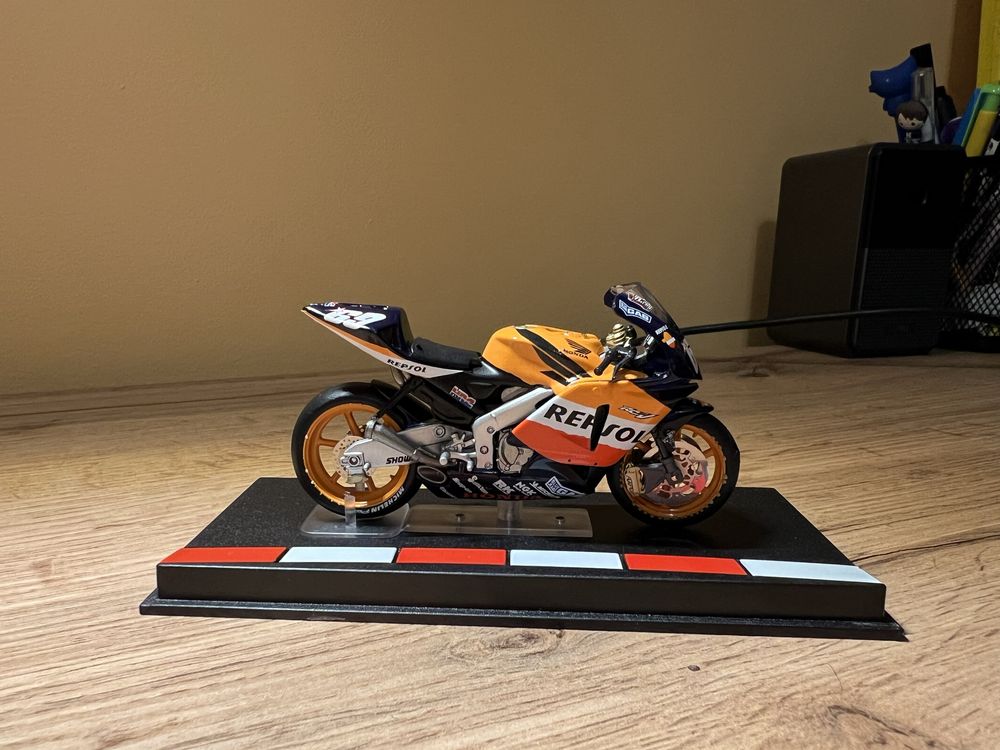 Honda RC211V 2004 Nicky Hayden MotoGP 1:24 Altaya/IXO