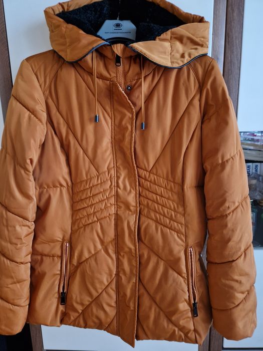 Pomarańczowa kurtka Femestage Eva Minge, r. 38