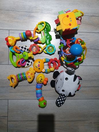 Zestaw zabawek dla dziecka 4-12 miesiecy