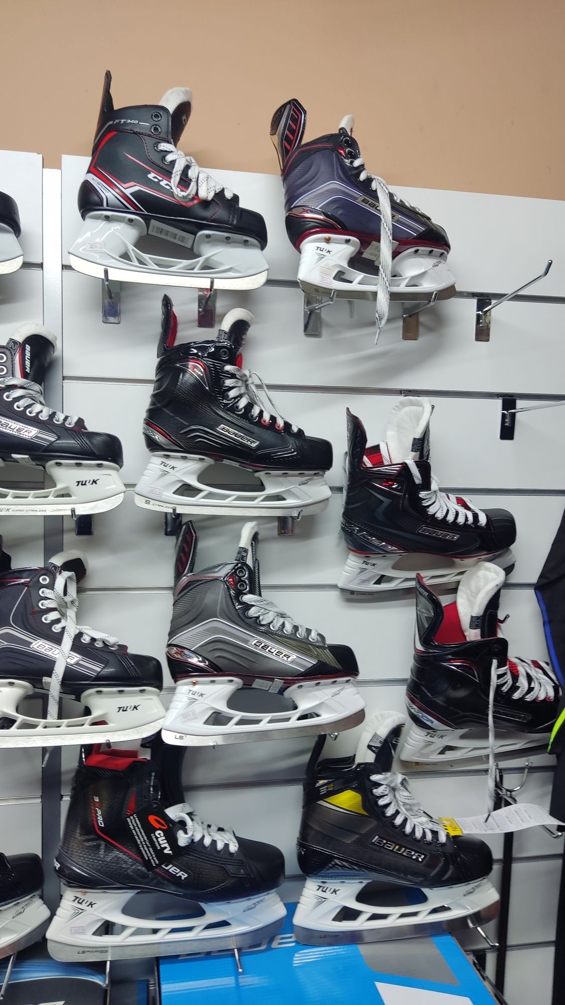 Ковзани  Skates  ковзани