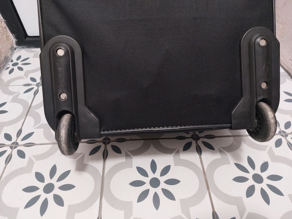 Продам чемодан ручна поклажа