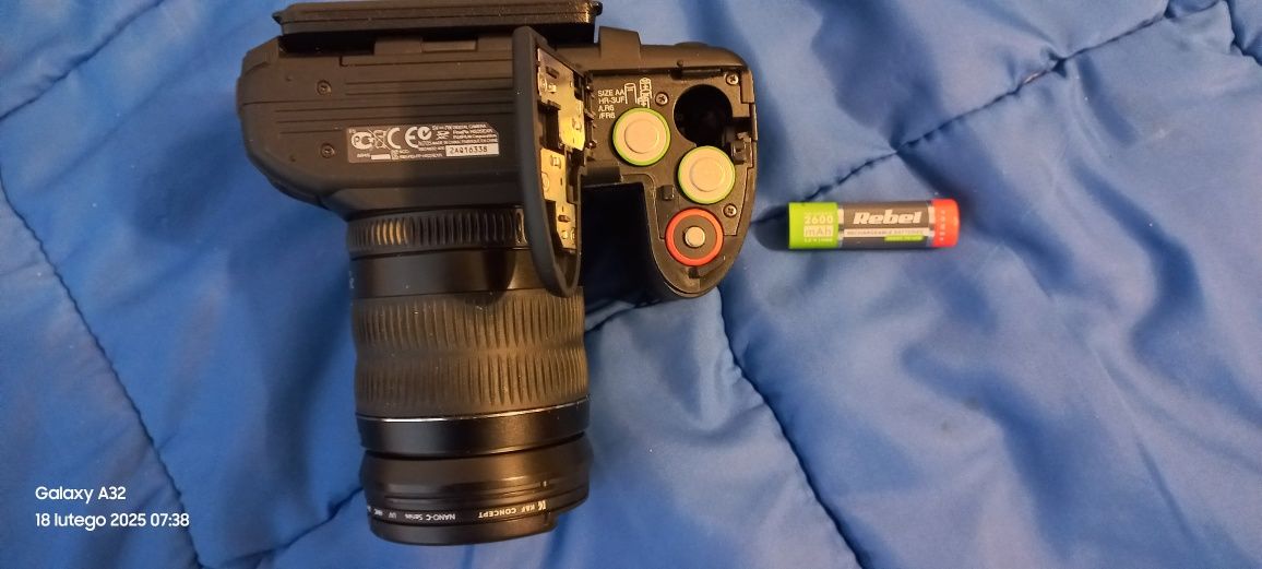 Aparat fotograficzny FujiFilm HS25 EXR plus dodatki