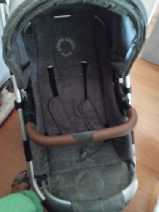 Carinho bebe com cadeirinha