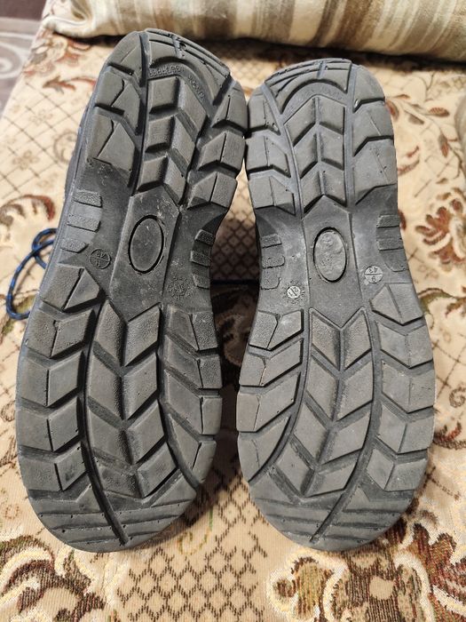 Продам робочі черевики 43р.