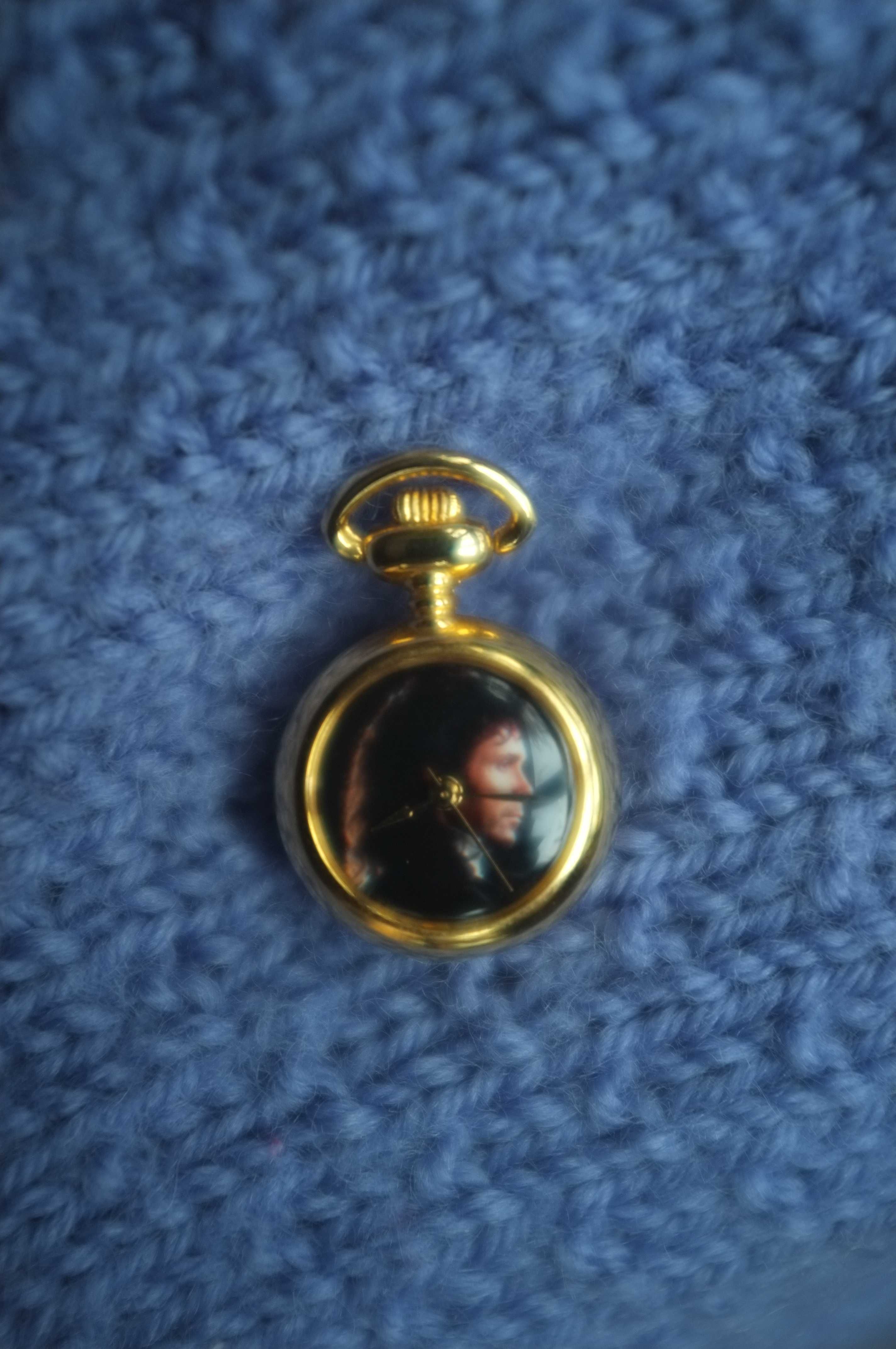 broszka przypinka zegarek zegar retro musical Heathcliff złota vintage