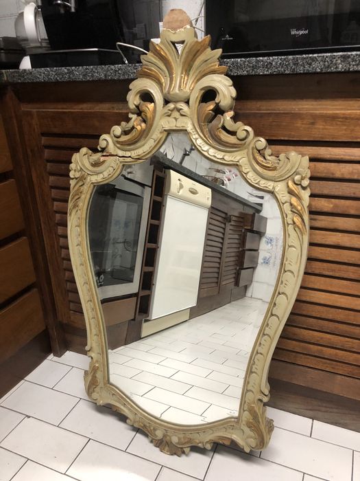 Espelho em madeira - antigo