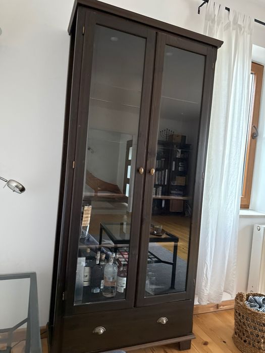 Witryna ze szklanymi drzwiami Ikea