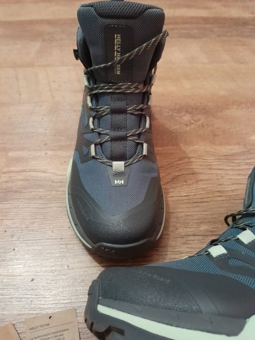 Женские кроссовки 36 размер,оригинал.