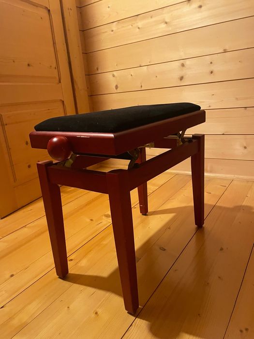 Krzesło do fortepianu lub pianina