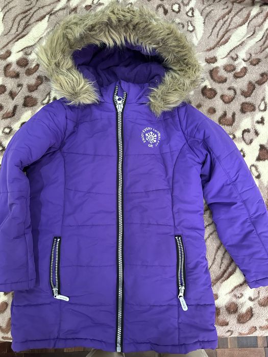Зимова куртка на дівчинку 8-9 років