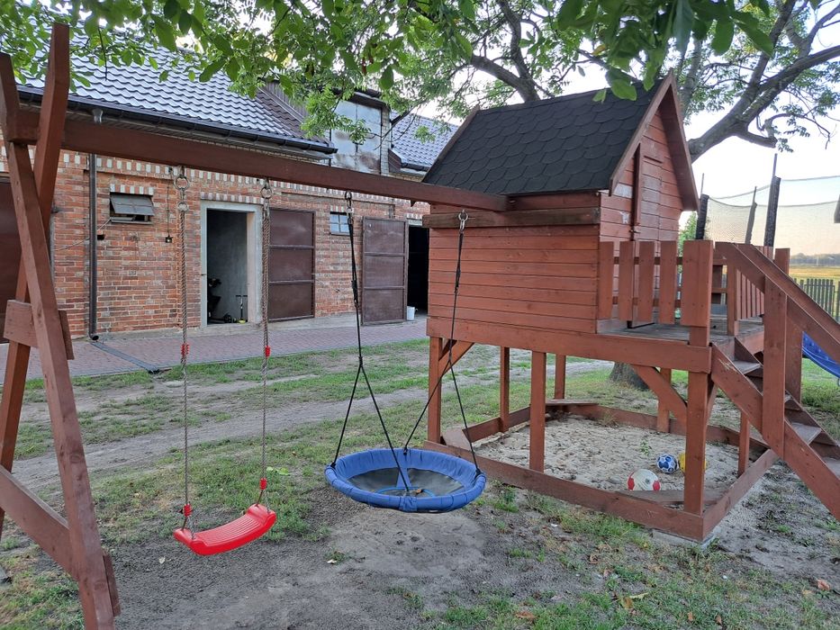 Domek dla dzieci, zjeżdżalnia