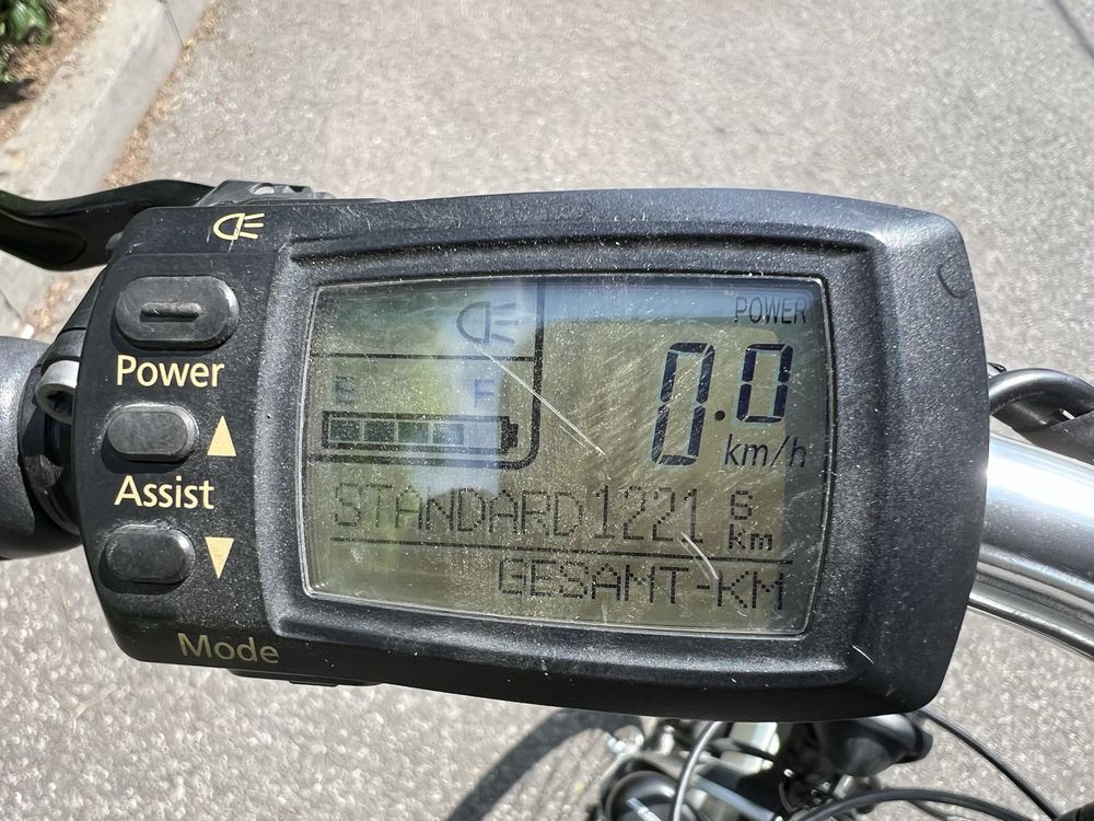Szwajcarski rower elektryczny FLYER 36V z uszkodzoną bateria 12AH / B