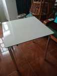 Mesa quadrada usada