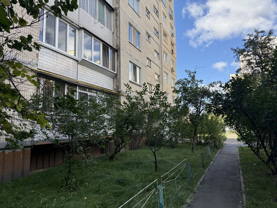 продаж квартири 1 кім просп. Івасюка 56