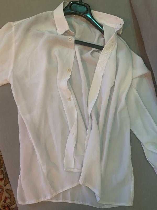Біла сорочка з вишивкою р.130-140