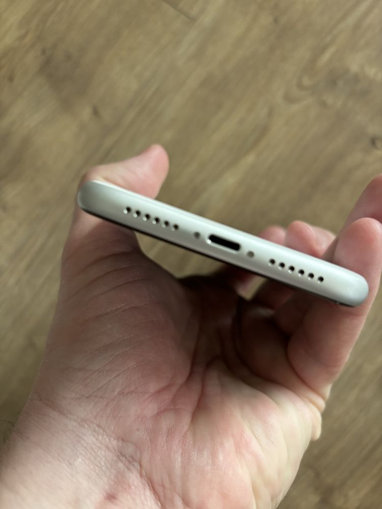 iPhone XR 128GB biały